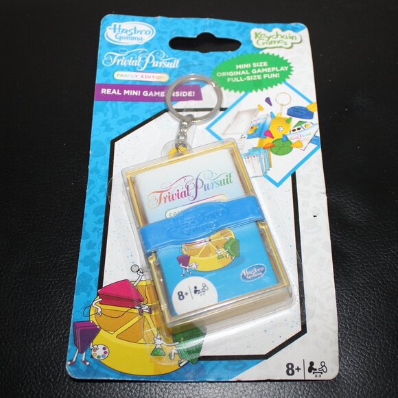 3/$77❤️sealed Hasbro Gaming Keychain Games TRIVIAL PURSUIT Mini Size Board Game - Picture 1 of 4
